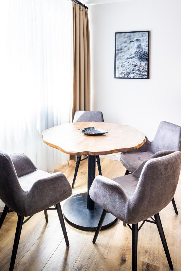 Moderne Maisonette Ferienwohnung Mit Gartenzugang, Nur 7 Gehminuten Zum Strand, Parkplatz & Fahrradunterstellplatz Scharbeutz Exterior foto